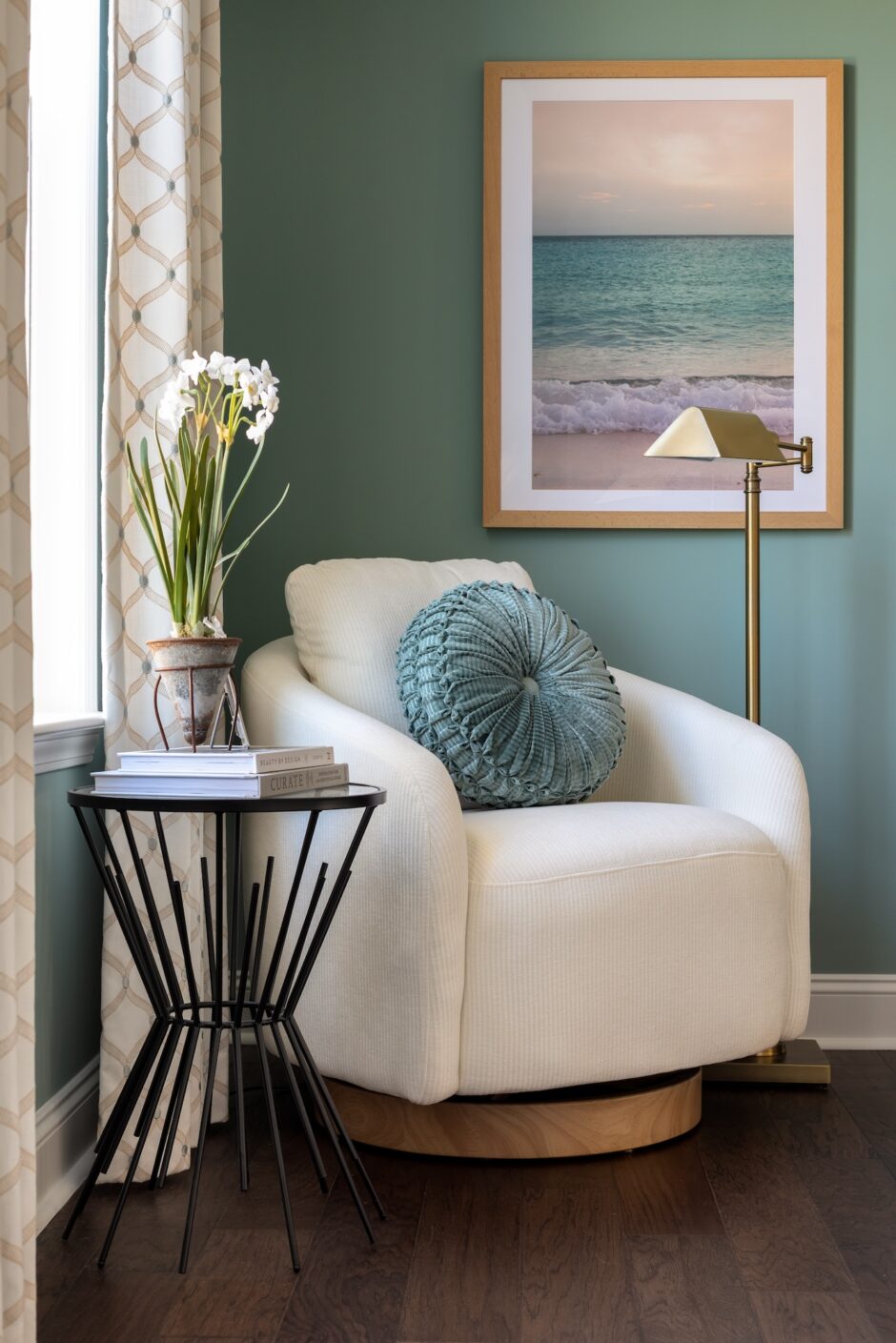 Bedroom Accent Chair With Round Pillow